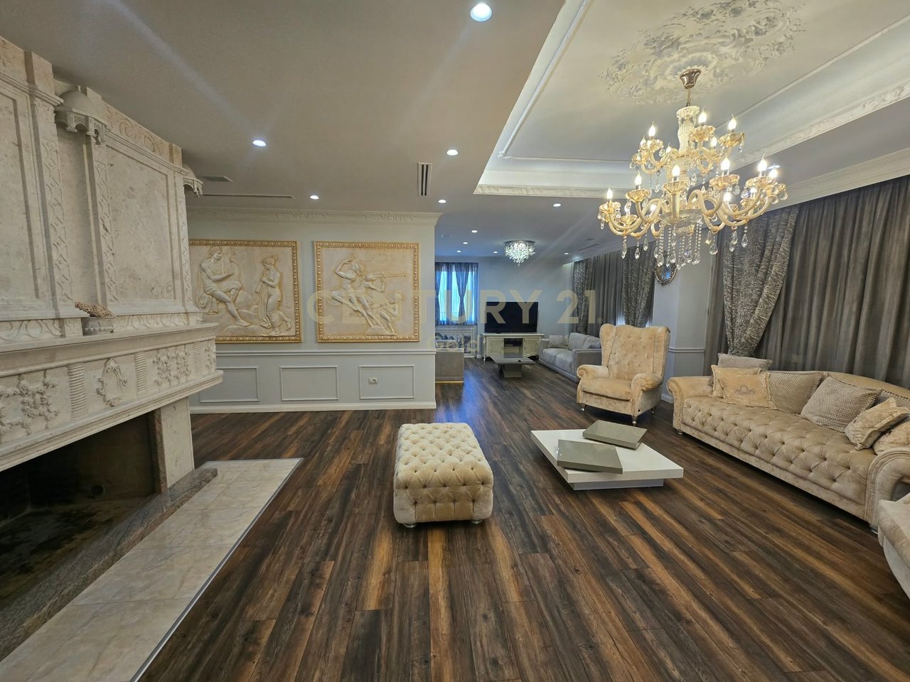PENTHOUSE UNIKE  + 2 POSTE PARKIMI PER SHITJE TEK SELVIA, RRUGA E DIBRES!