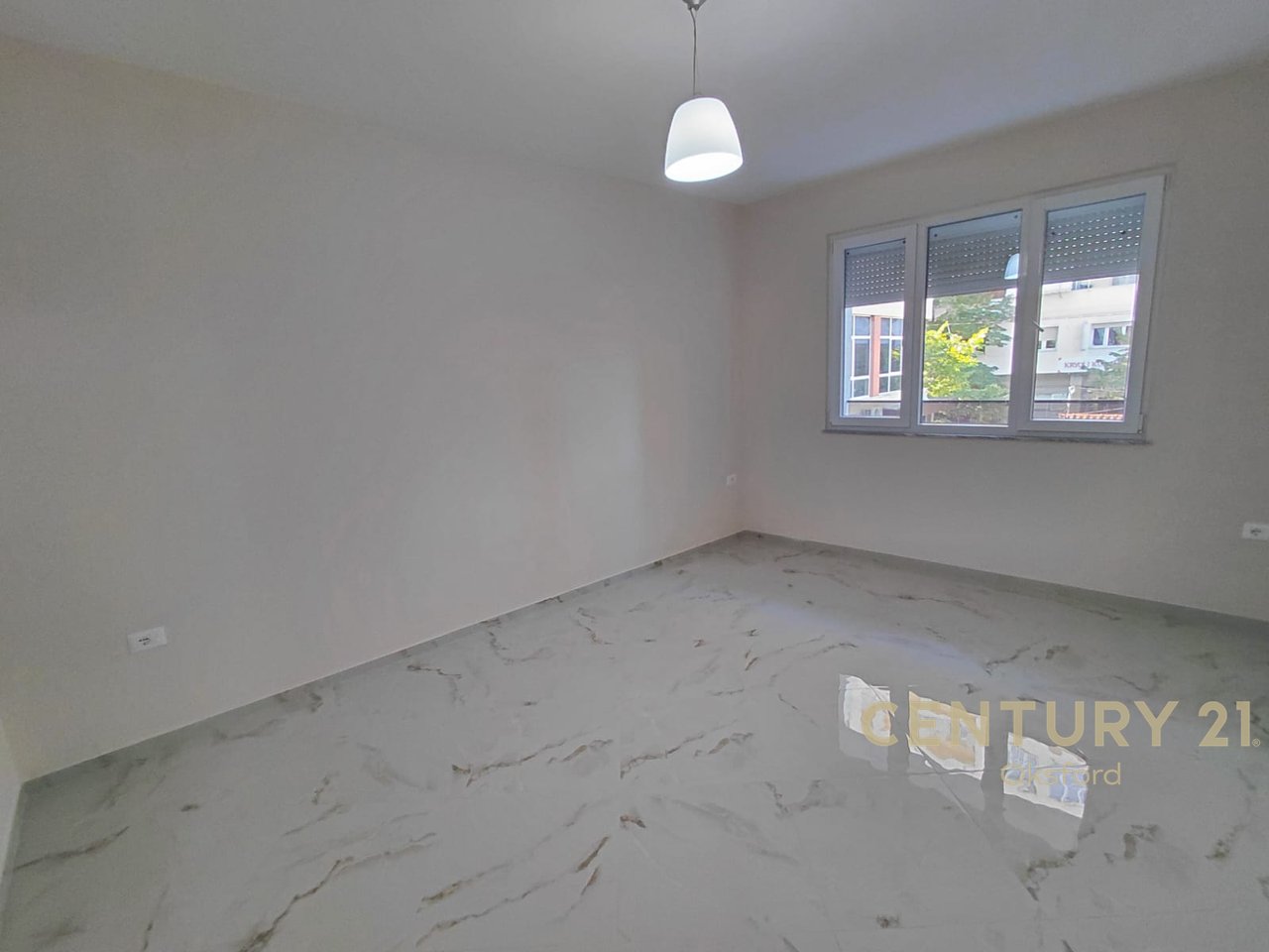 VILLA SU DUE PIANI IN AFFITTO – VIA ELBASANI