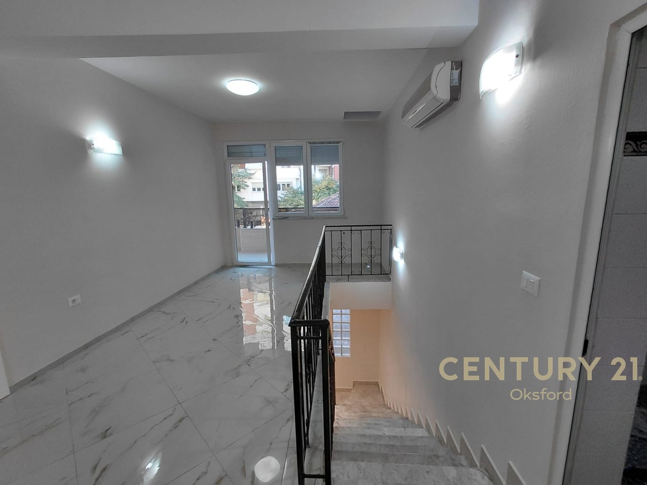 VILLA SU DUE PIANI IN AFFITTO – VIA ELBASANI