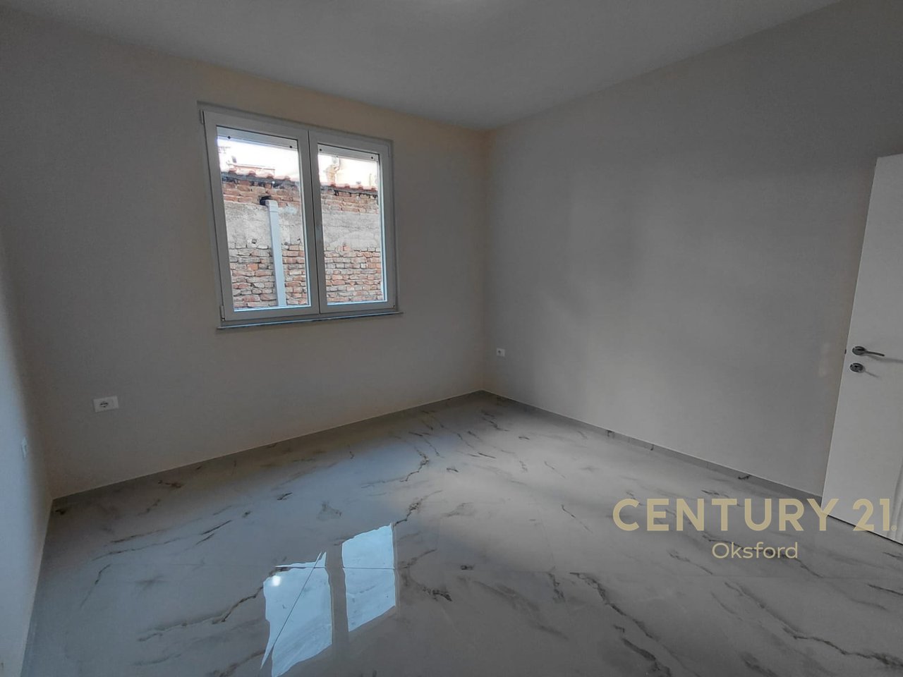 VILLA SU DUE PIANI IN AFFITTO – VIA ELBASANI