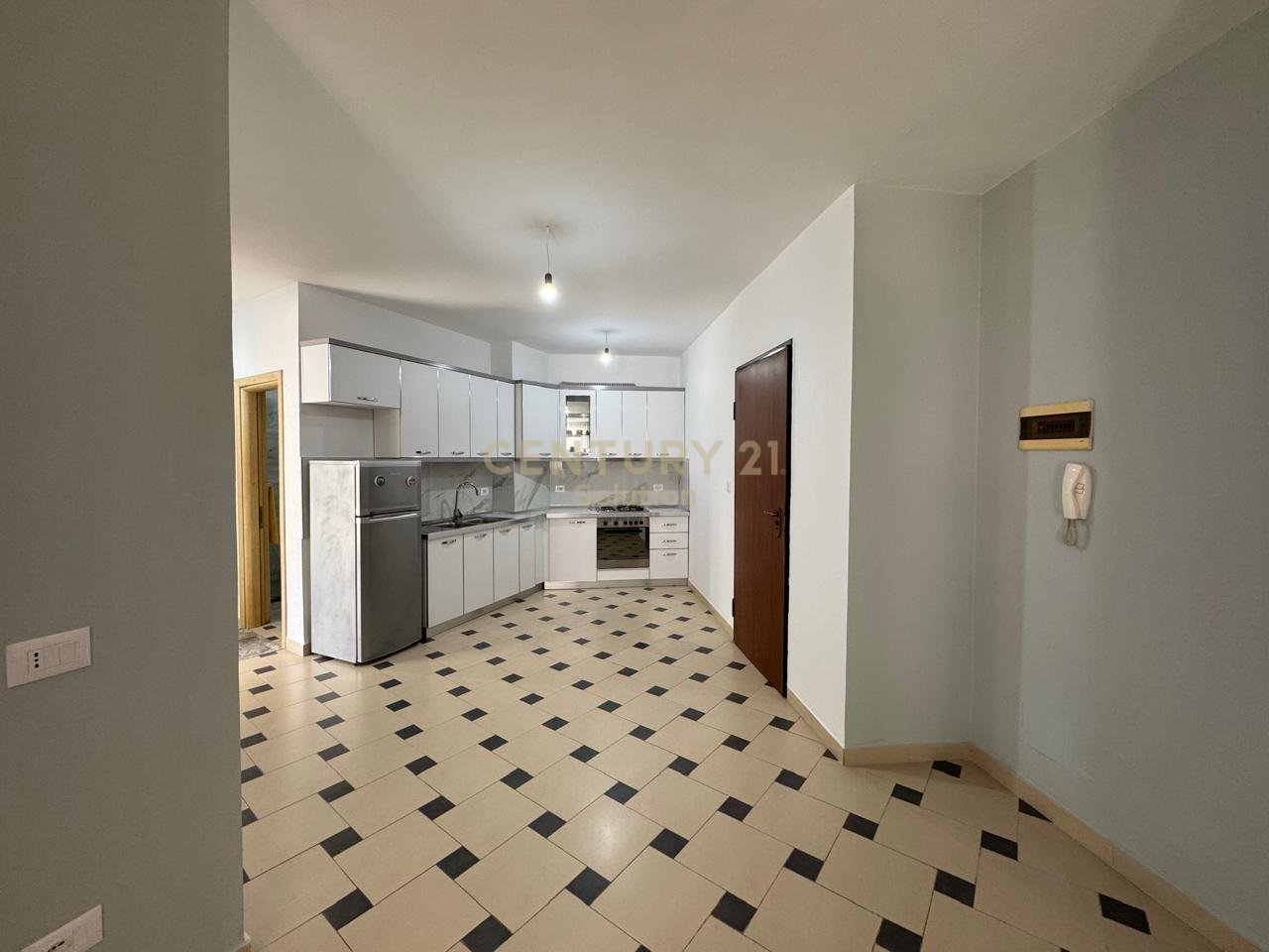 APARTAMENT 2+1 PER SHITJE , ASTIR