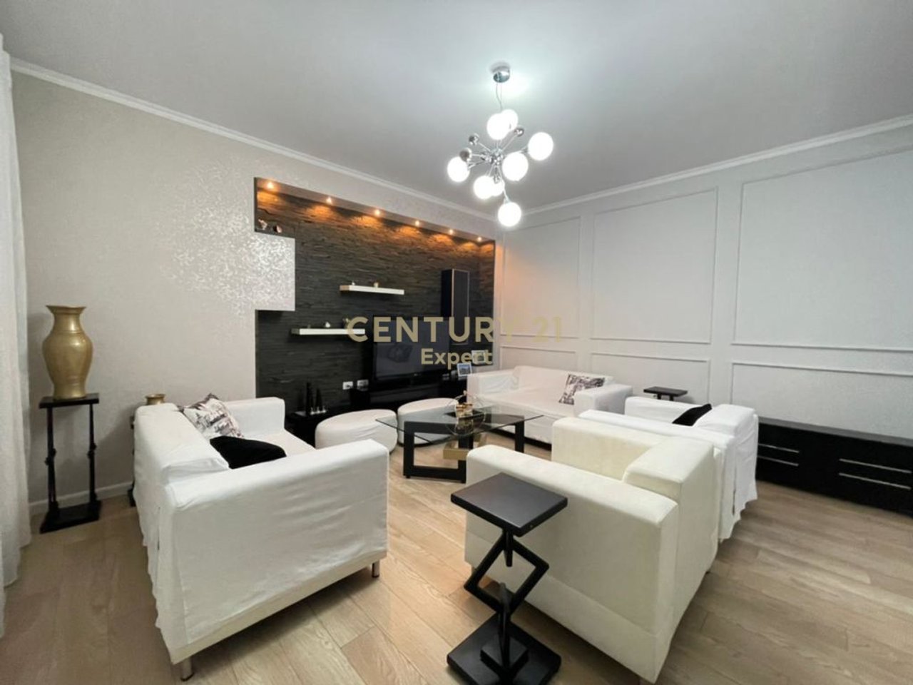 APARTAMENT 2+1+2 ME QIRA – RRUGA E KAVAJËS, TIRANË