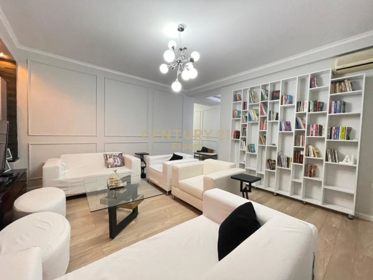 APARTAMENT 2+1+2 ME QIRA – RRUGA E KAVAJËS, TIRANË