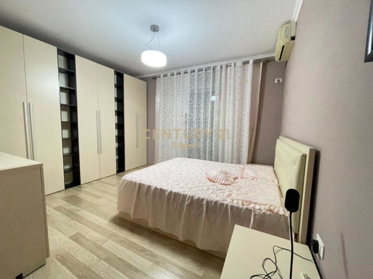 APARTAMENT 2+1+2 ME QIRA – RRUGA E KAVAJËS, TIRANË