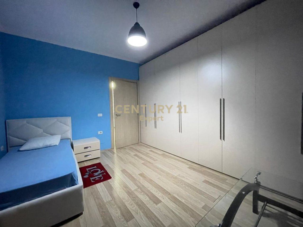 APARTAMENT 2+1+2 ME QIRA – RRUGA E KAVAJËS, TIRANË