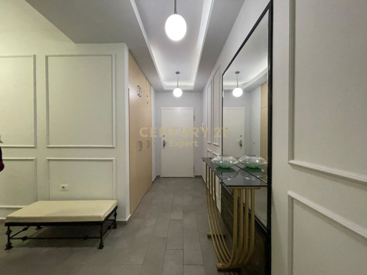 APARTAMENT 2+1+2 ME QIRA – RRUGA E KAVAJËS, TIRANË