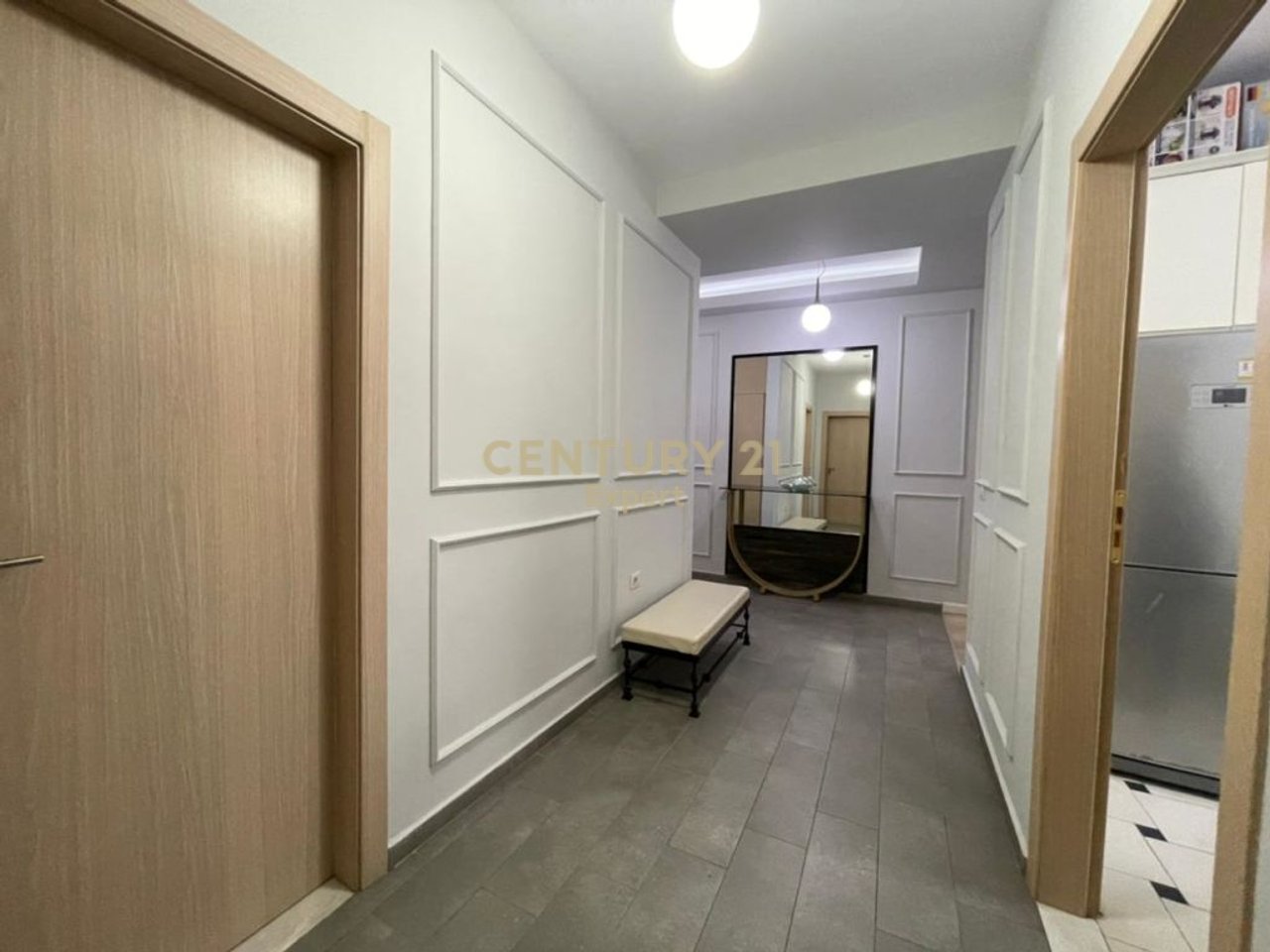 APARTAMENT 2+1+2 ME QIRA – RRUGA E KAVAJËS, TIRANË