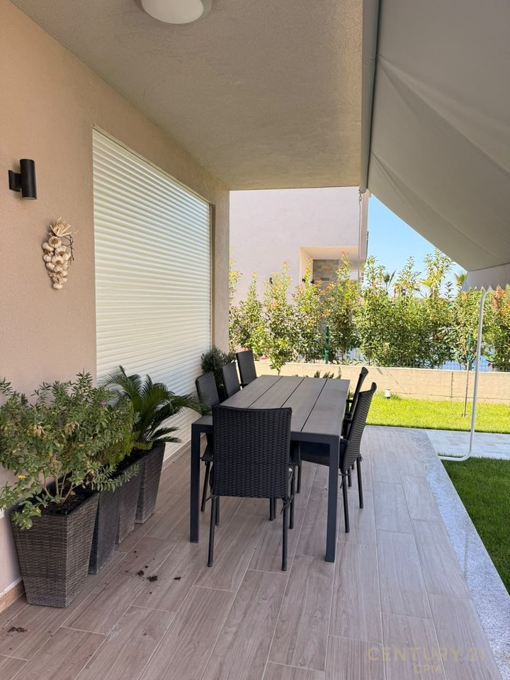 VENDIAMO VILLA INDIVIDUALE VICINO ALLA BAIA DI LALZ !