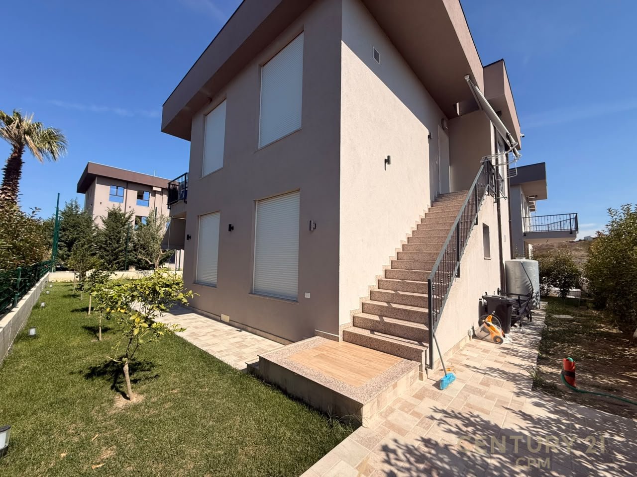 VENDIAMO VILLA INDIVIDUALE VICINO ALLA BAIA DI LALZ !