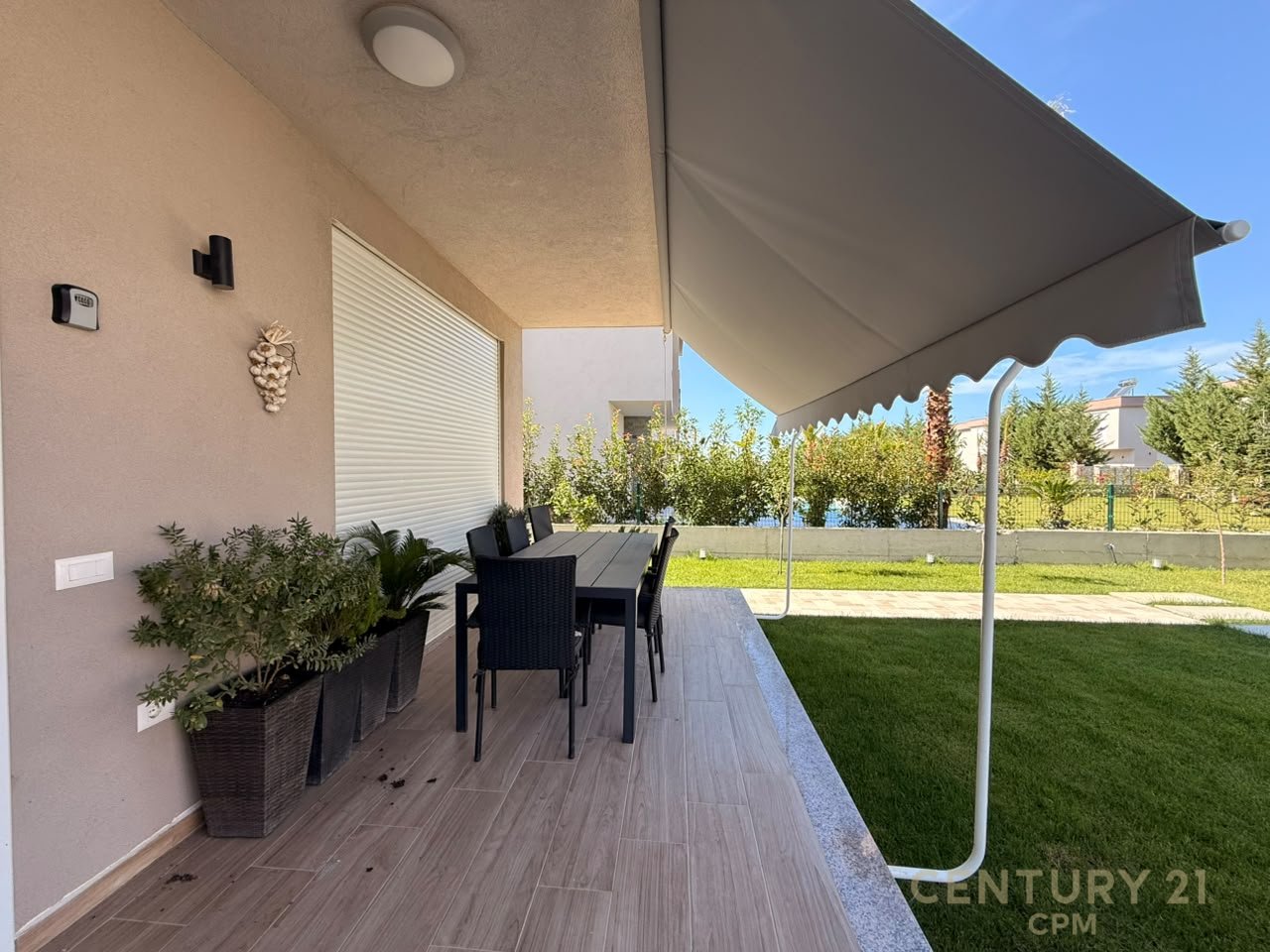 VENDIAMO VILLA INDIVIDUALE VICINO ALLA BAIA DI LALZ !