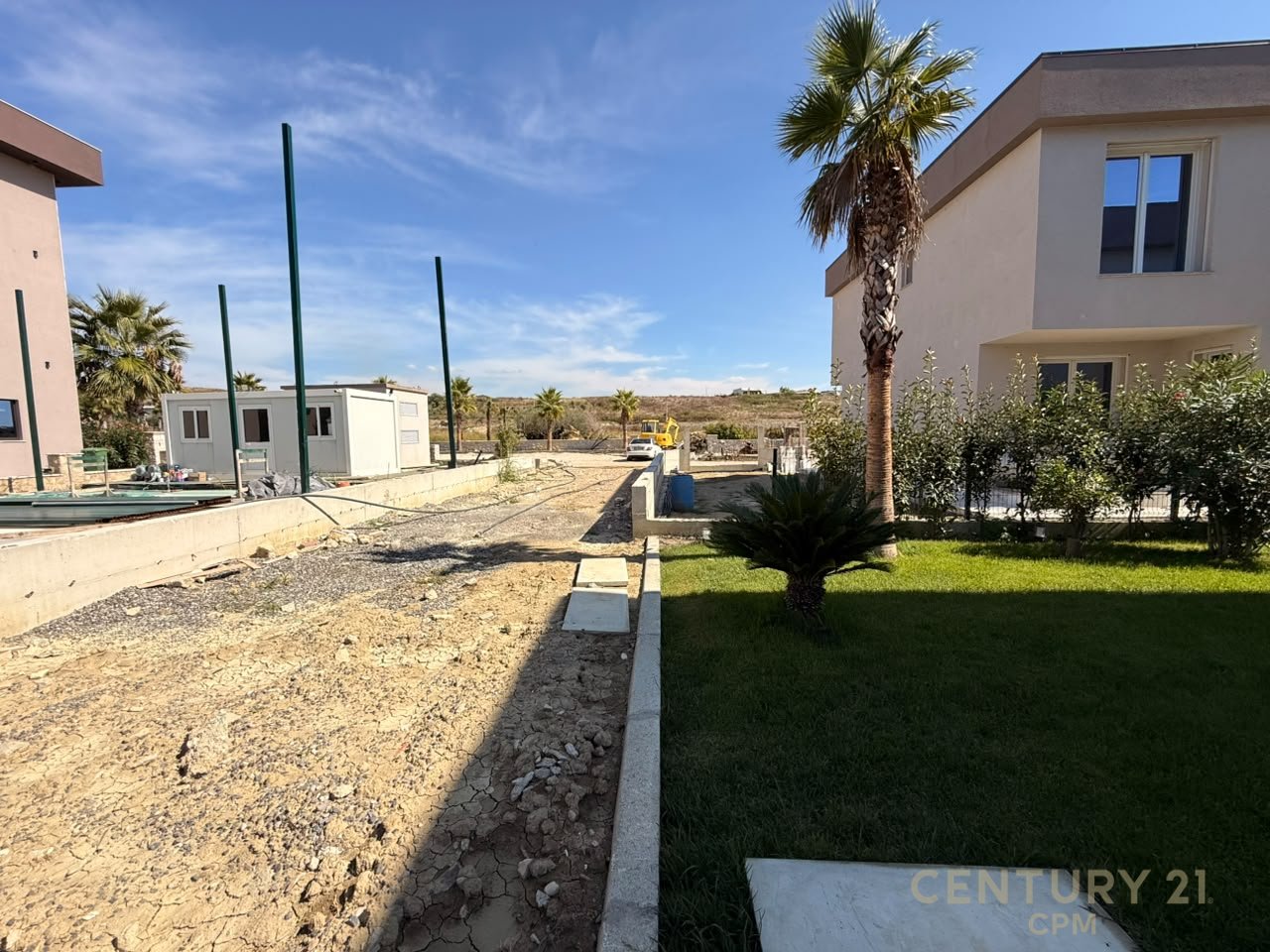 VENDIAMO VILLA INDIVIDUALE VICINO ALLA BAIA DI LALZ !