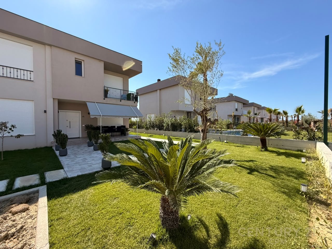 VENDIAMO VILLA INDIVIDUALE VICINO ALLA BAIA DI LALZ !