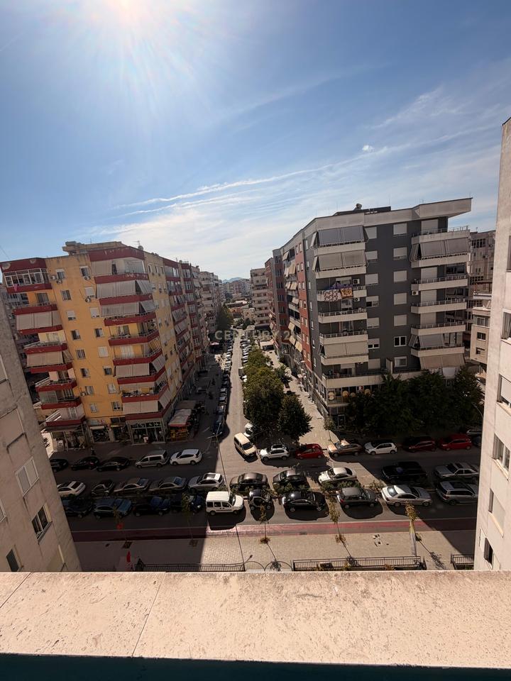 JEPET ME QIRA APARTAMENT 1+1 . ASTIR PRANE BAR ARTISTI