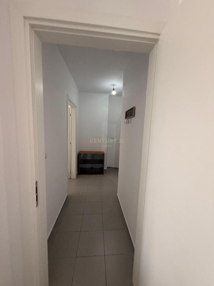 JEPET ME QIRA APARTAMENT 1+1 . ASTIR PRANE BAR ARTISTI