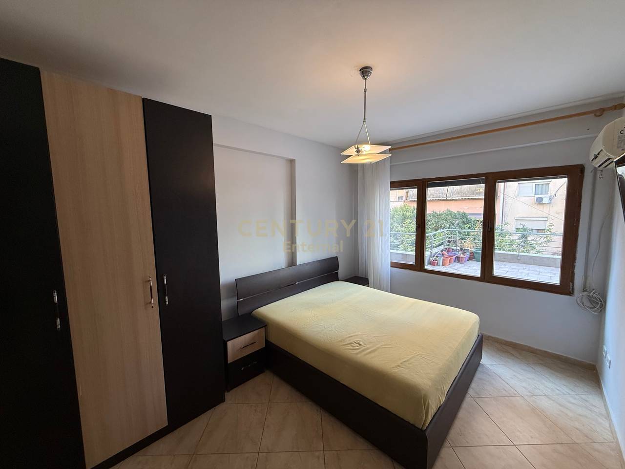 Apartment 2+1+ Veranda For Rent in the Municipality of Paris - 1100€ | 196 m²