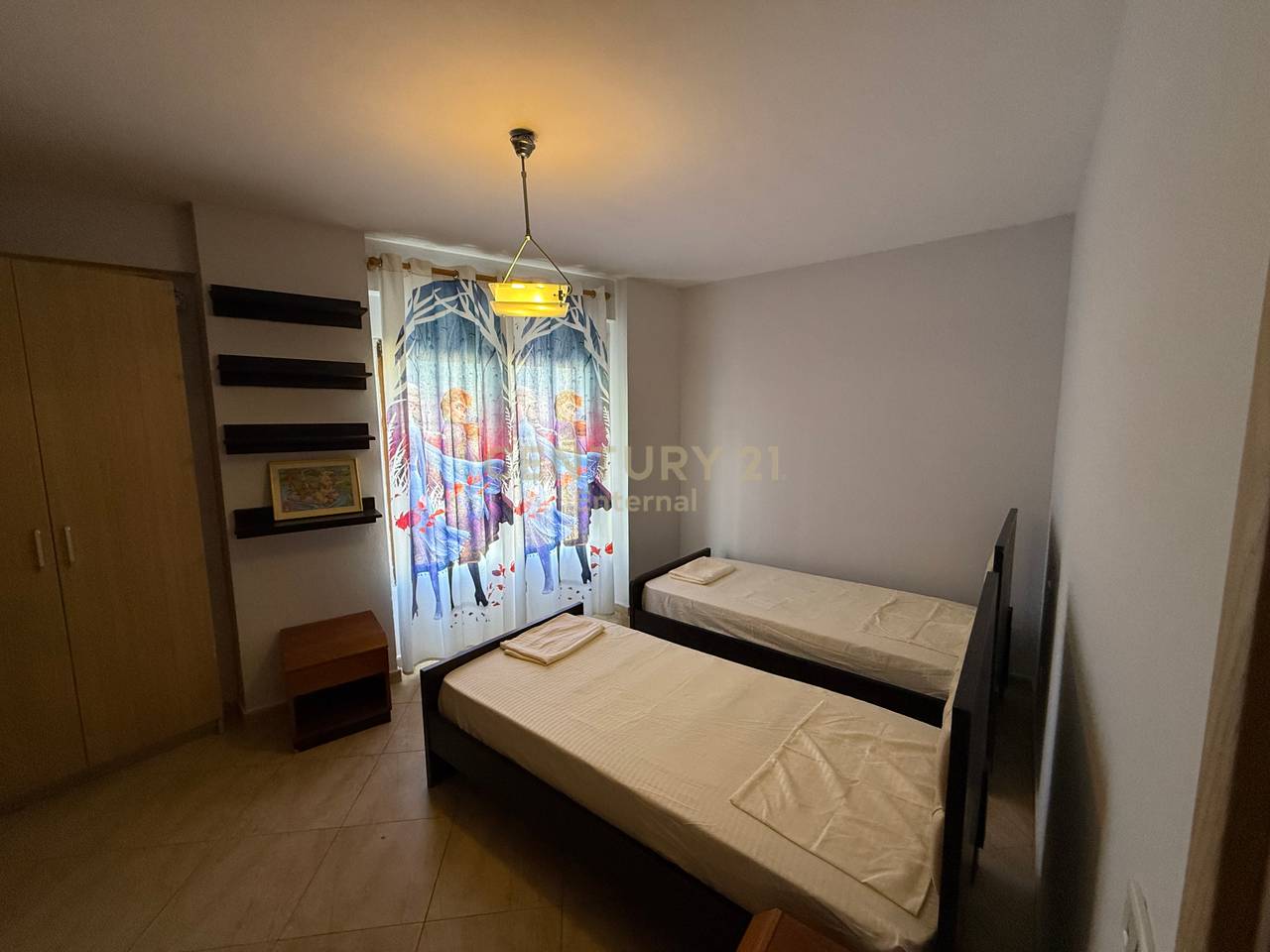 Apartment 2+1+ Veranda For Rent in the Municipality of Paris - 1100€ | 196 m²