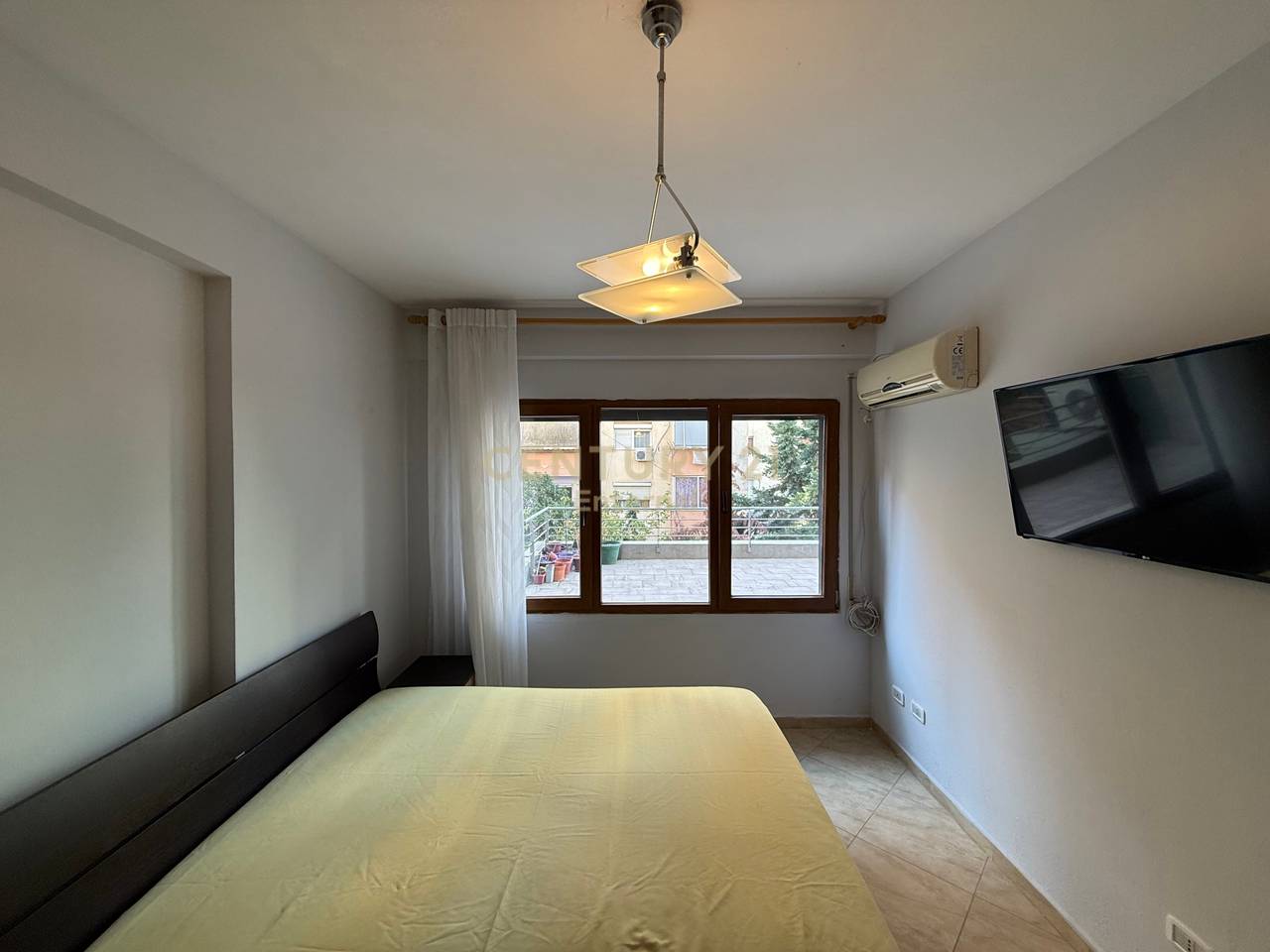 Apartment 2+1+ Veranda For Rent in the Municipality of Paris - 1100€ | 196 m²