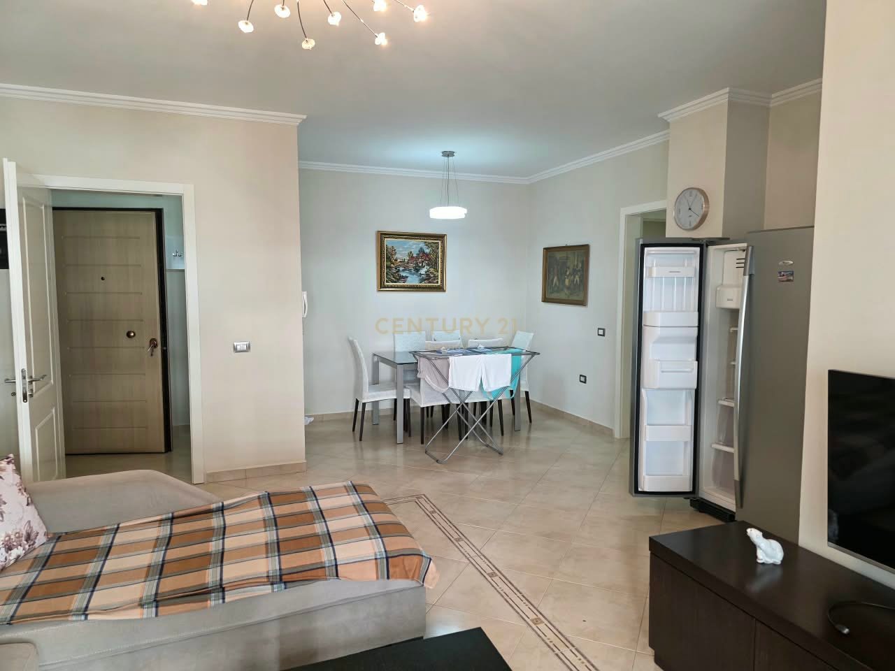 FOR RENT 2+1+2 APARTMENT ON ISMAIL QEMALI STREET – OPPOSITE THE ARTISTIC HIGH SCHOOL