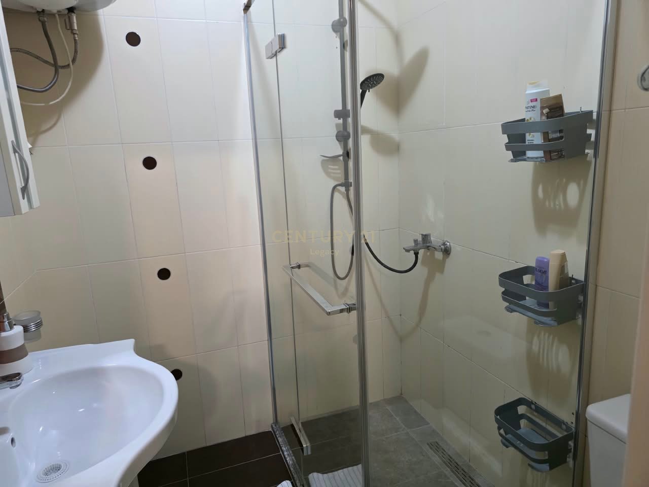 FOR RENT 2+1+2 APARTMENT ON ISMAIL QEMALI STREET – OPPOSITE THE ARTISTIC HIGH SCHOOL