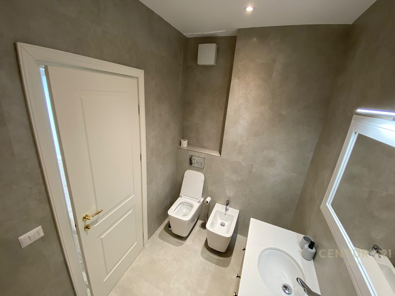 🏙️Jepet Apartament 2+1 me Qira te Joy Residence Prane TEG-ut,Tiranë!