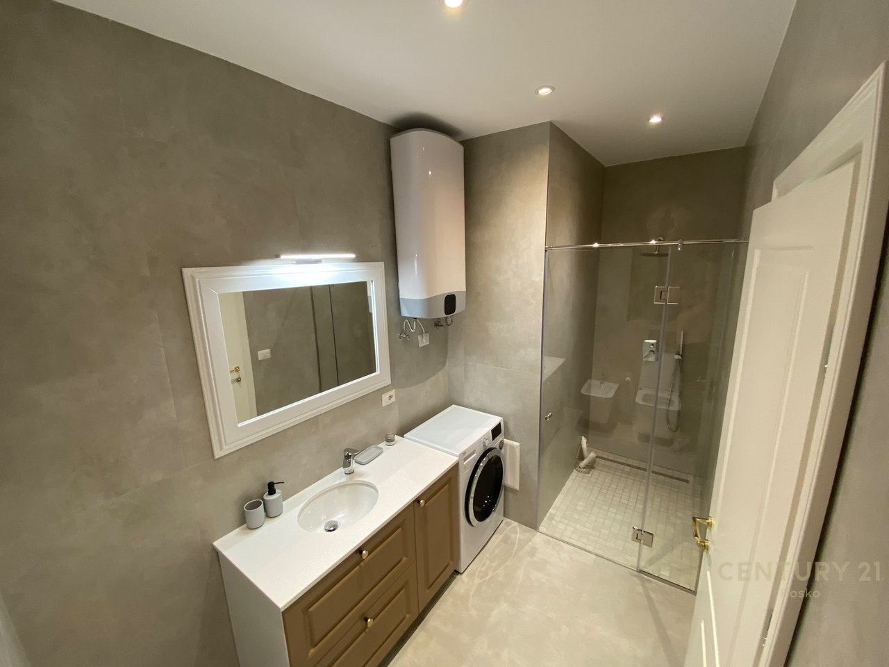 🏙️Jepet Apartament 2+1 me Qira te Joy Residence Prane TEG-ut,Tiranë!