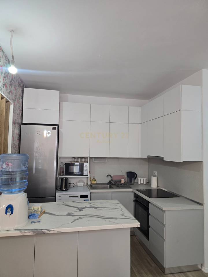 JEPET ME QIRA | 2+1 | UNIVERS CITY
📍 Univers City, Tiranë
Apartament 2+1