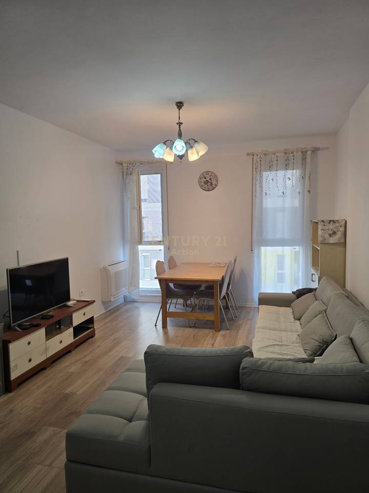JEPET ME QIRA | 2+1 | UNIVERS CITY
📍 Univers City, Tiranë
Apartament 2+1