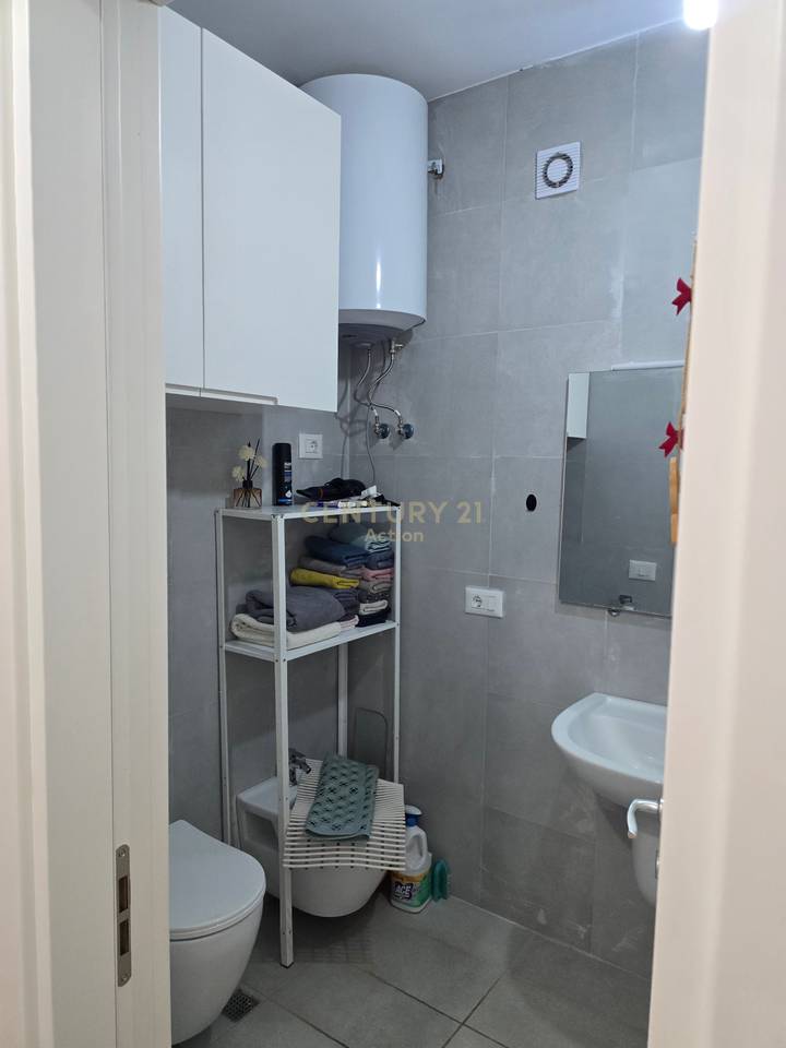 JEPET ME QIRA | 2+1 | UNIVERS CITY
📍 Univers City, Tiranë
Apartament 2+1