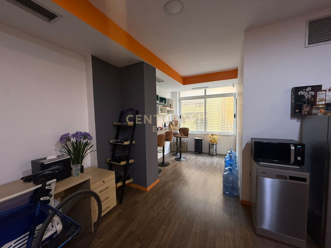 APPARTAMENTO PER UFFICI 3+1+2 IN AFFITTO – VICINO A PIAZZA WILLSON, TIRANA