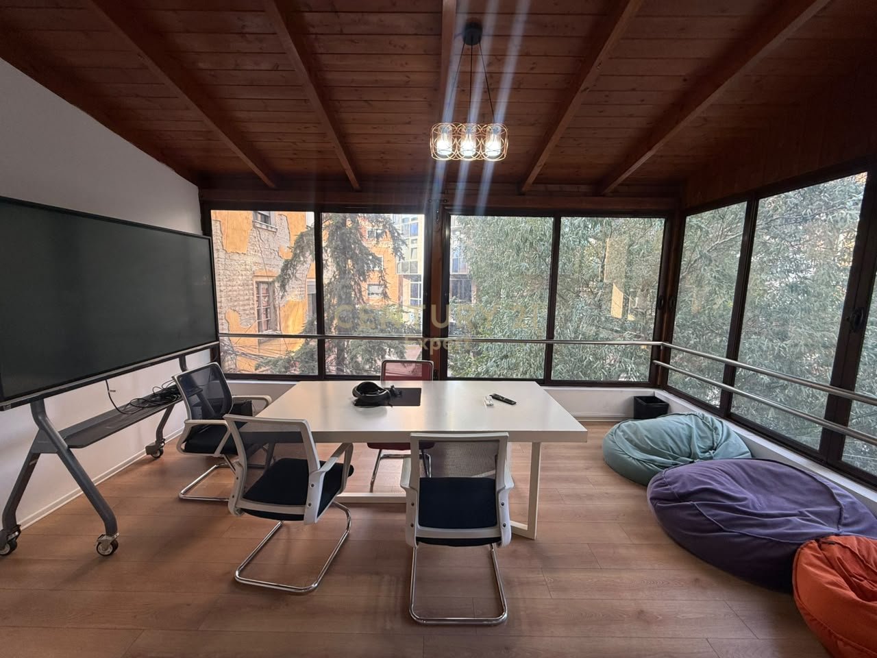 APPARTAMENTO PER UFFICI 3+1+2 IN AFFITTO – VICINO A PIAZZA WILLSON, TIRANA