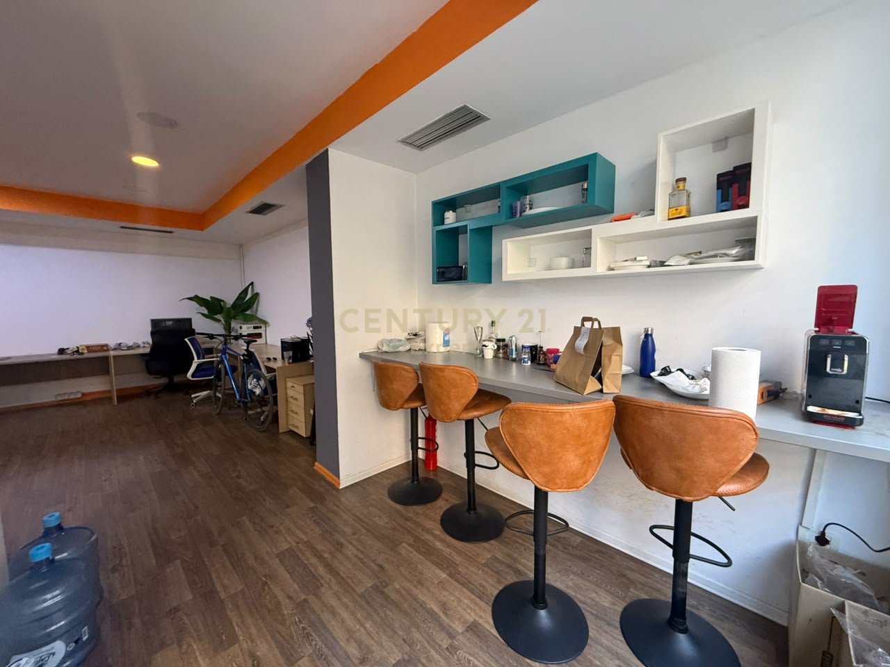 APPARTAMENTO PER UFFICI 3+1+2 IN AFFITTO – VICINO A PIAZZA WILLSON, TIRANA