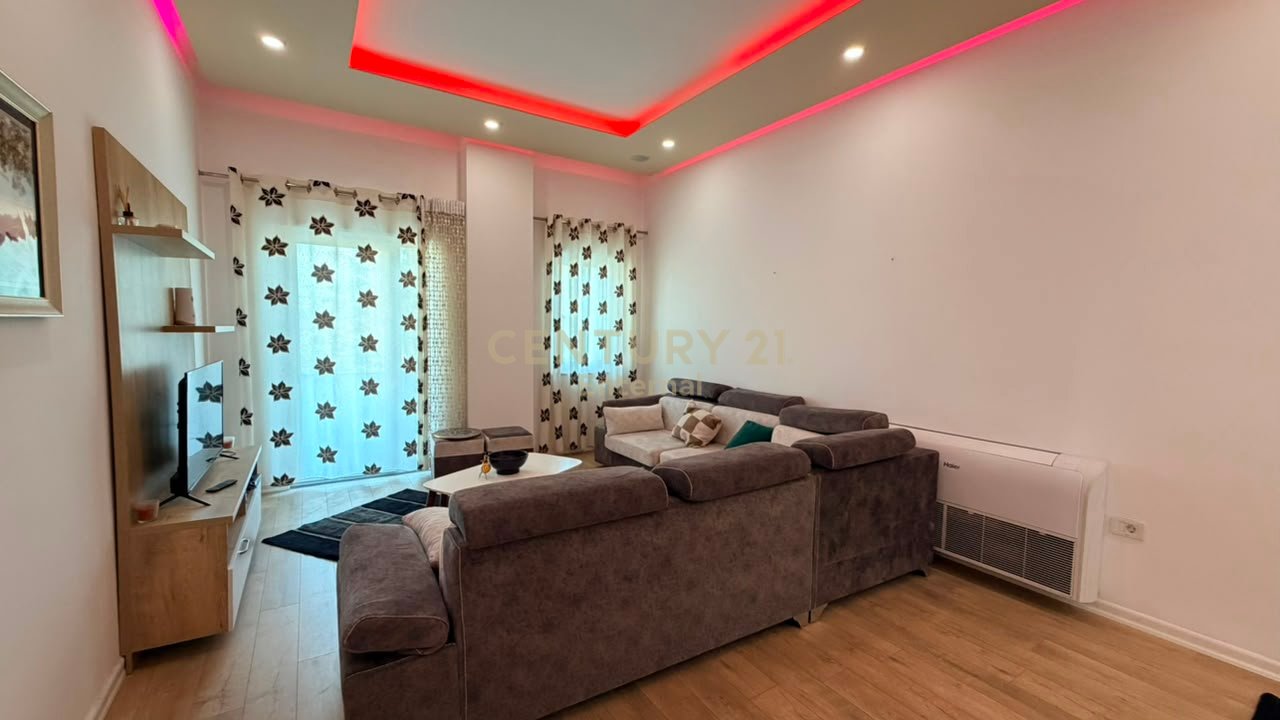 Shitet apartament 2+1 te Liqeni i Thate