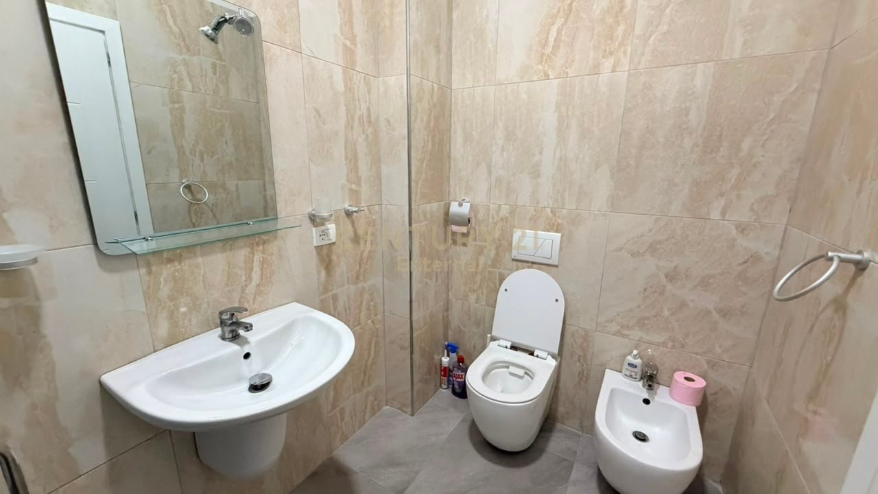 Shitet apartament 2+1 te Liqeni i Thate