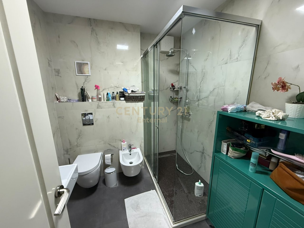🏡 SHITET APARTAMENT 2+1+2+ Poste Parkimi + Verande tek rruga e Kosovareve