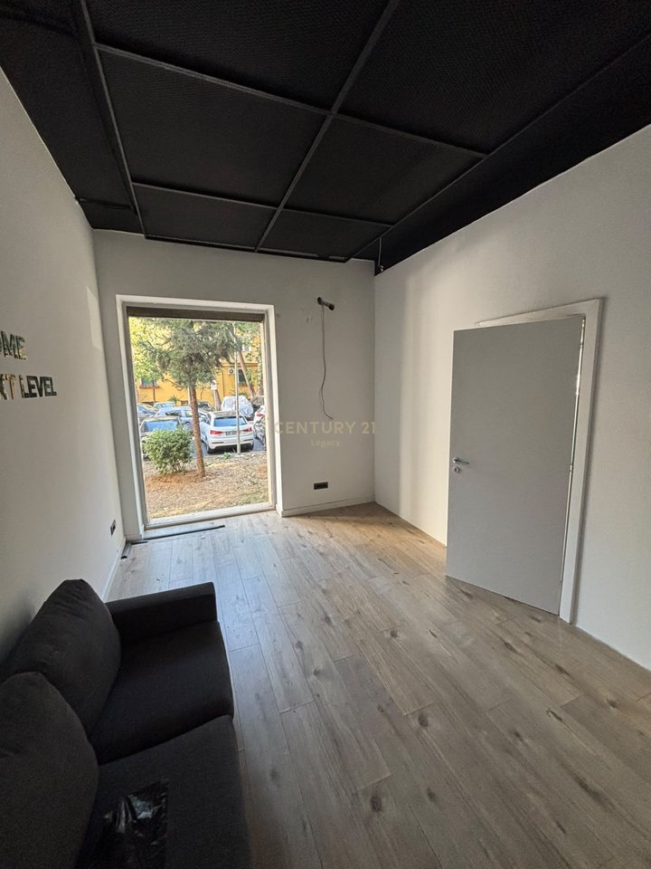 🏢 IN AFFITTO | NEGOZIO – PANTALONI