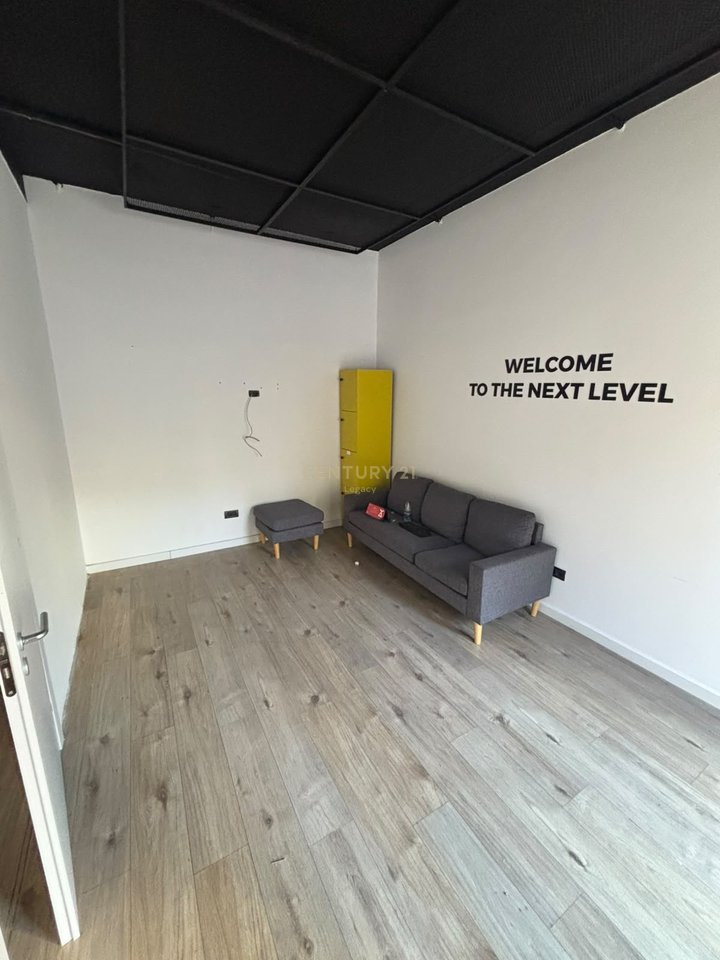 🏢 IN AFFITTO | NEGOZIO – PANTALONI
