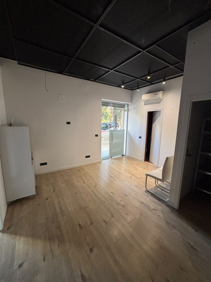 🏢 IN AFFITTO | NEGOZIO – PANTALONI