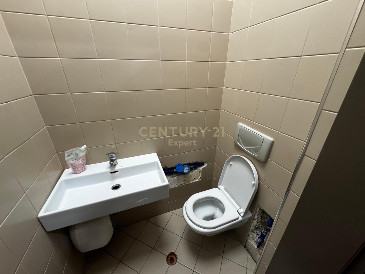 FOR RENT OFFICE / CLINIC SPACE  !!!