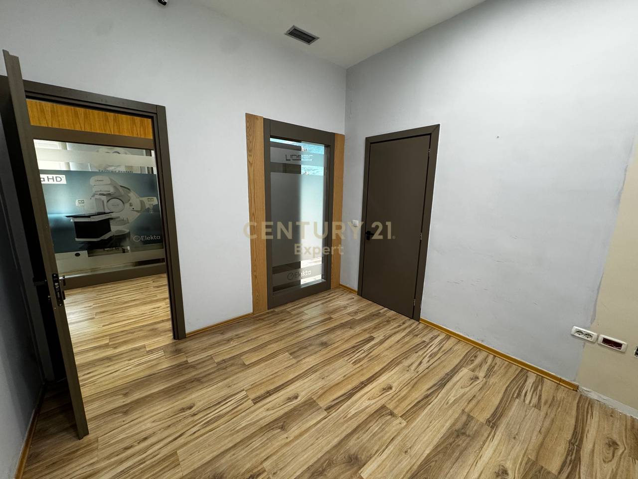 FOR RENT OFFICE / CLINIC SPACE  !!!