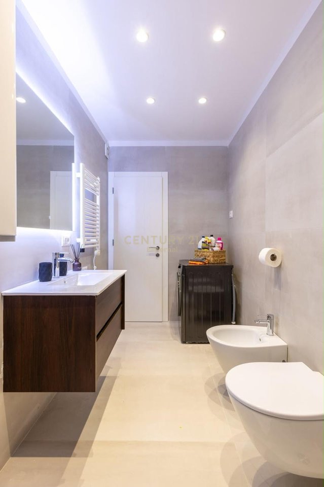 Appartamento 2+1 in Affitto in Via Kavaja, Tirana - 880€ | 80.4 m²
