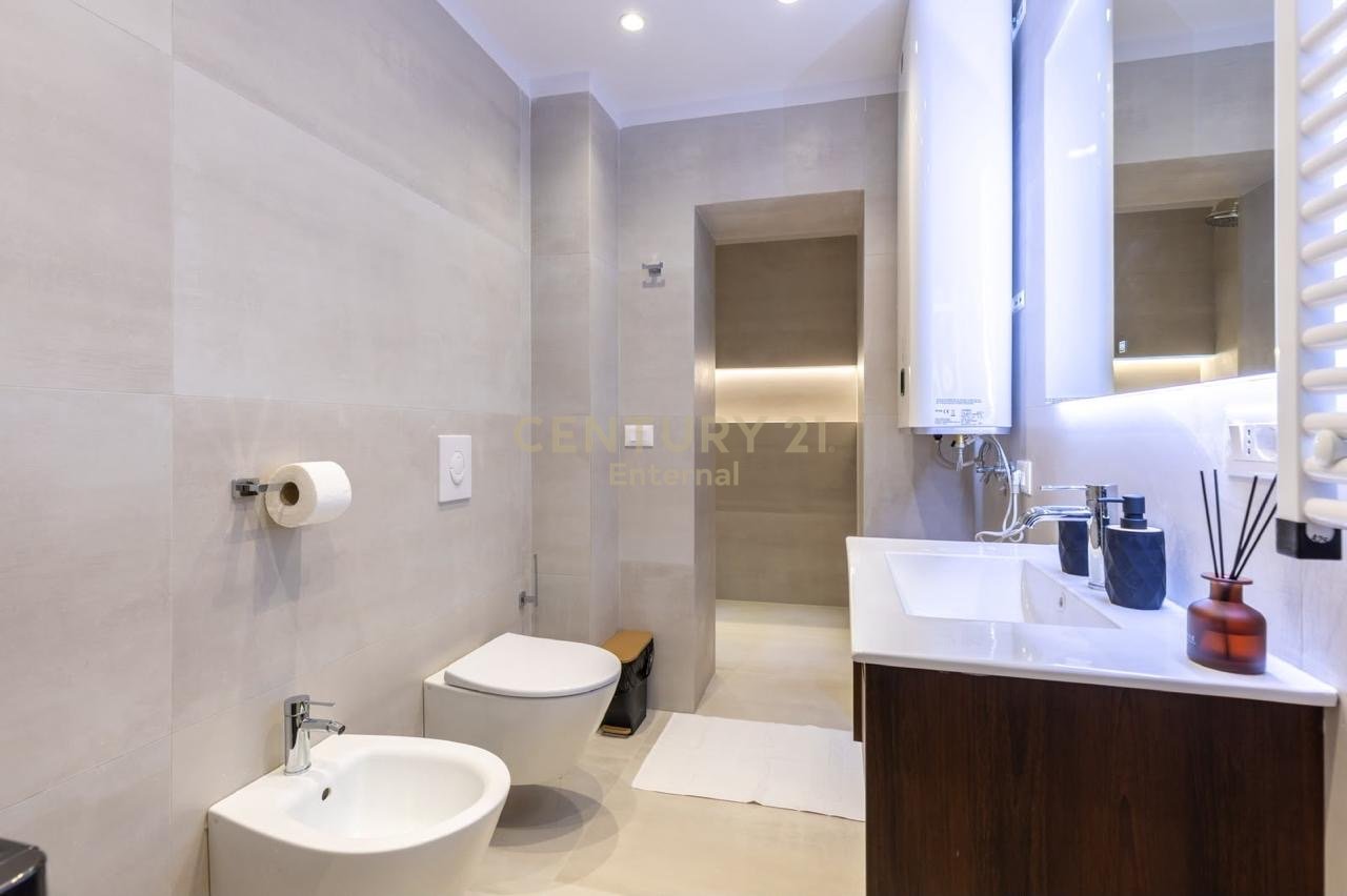 Appartamento 2+1 in Affitto in Via Kavaja, Tirana - 880€ | 80.4 m²