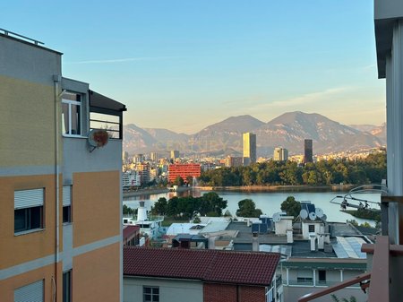 SHITET APARTAMENT 1+1 TE LIQENI ARTIFICIAL