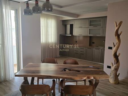 SHITET APARTAMENT 2+1 | RRUGA E PORTIT, DURRËS