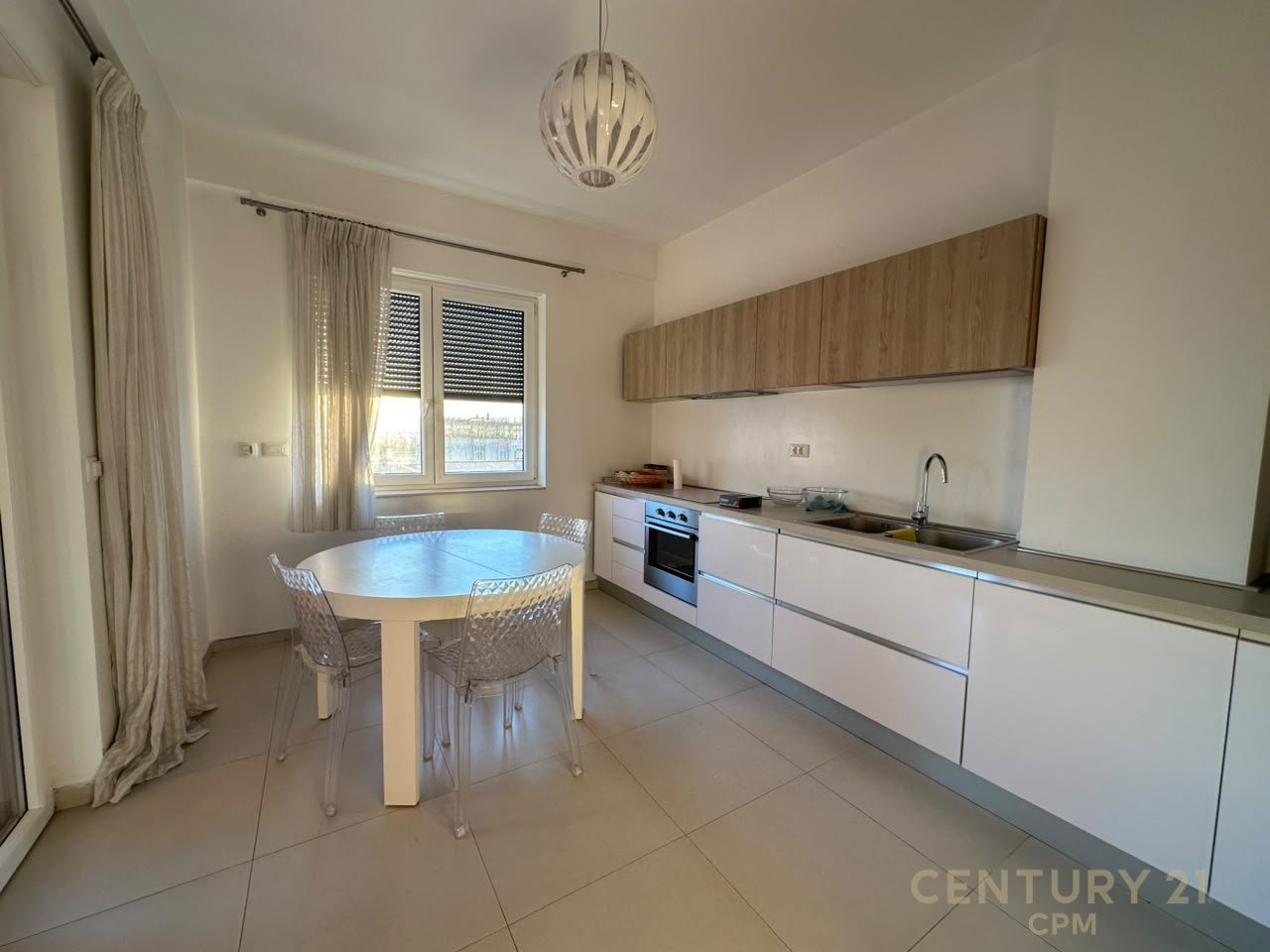 Apartament 3+1+2+ Post Parkimi Per Qira Tek Rruga E Bogdaneve!