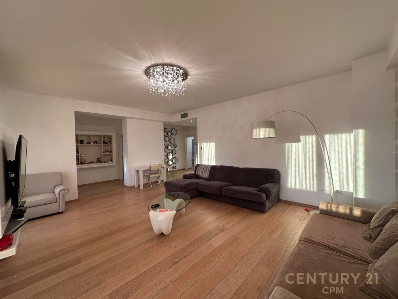 Apartament 3+1+2+ Post Parkimi Per Qira Tek Rruga E Bogdaneve!