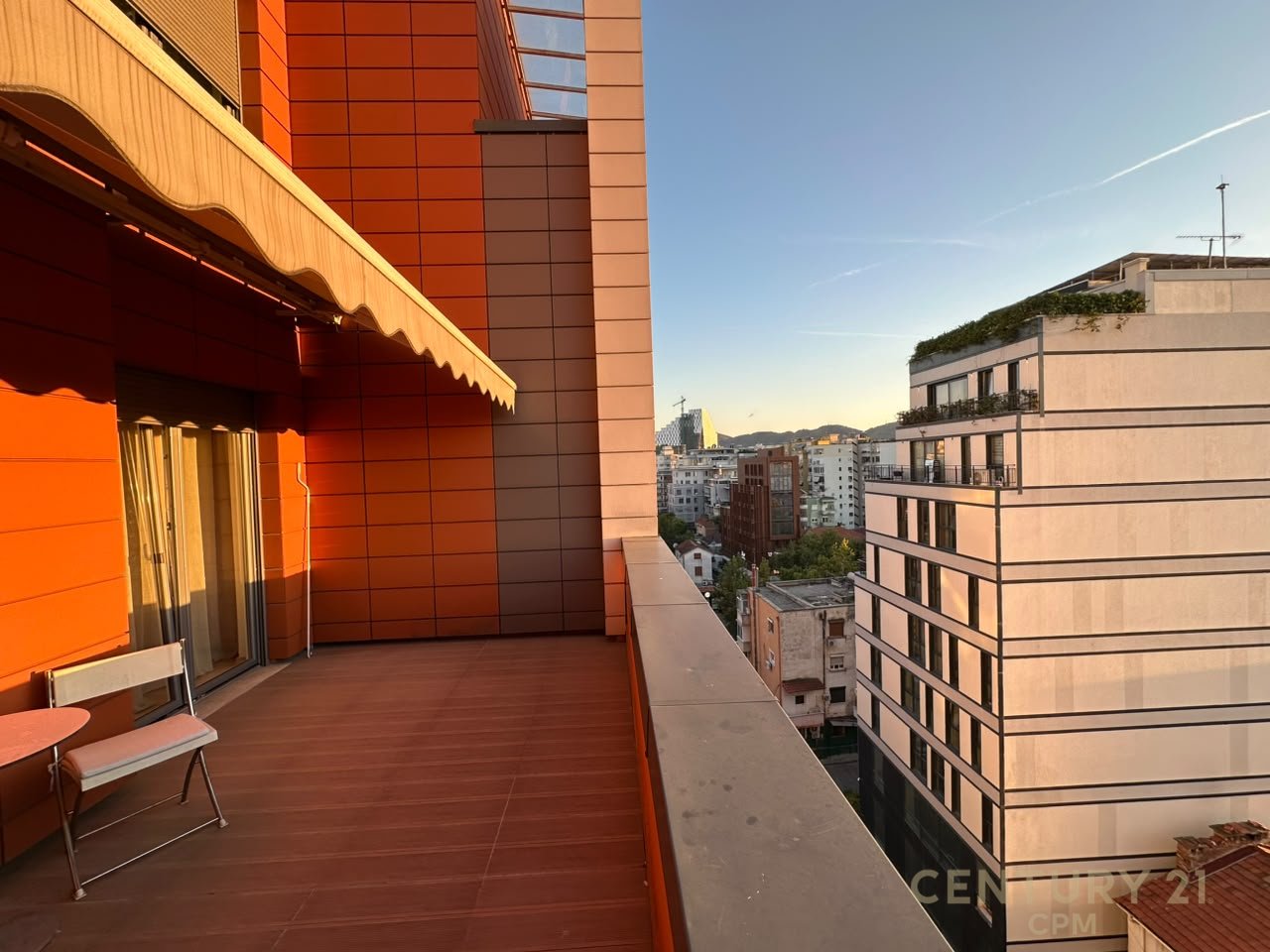 Apartament 3+1+2+ Post Parkimi Per Qira Tek Rruga E Bogdaneve!