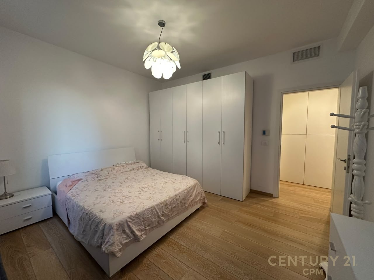 Apartament 3+1+2+ Post Parkimi Per Qira Tek Rruga E Bogdaneve!