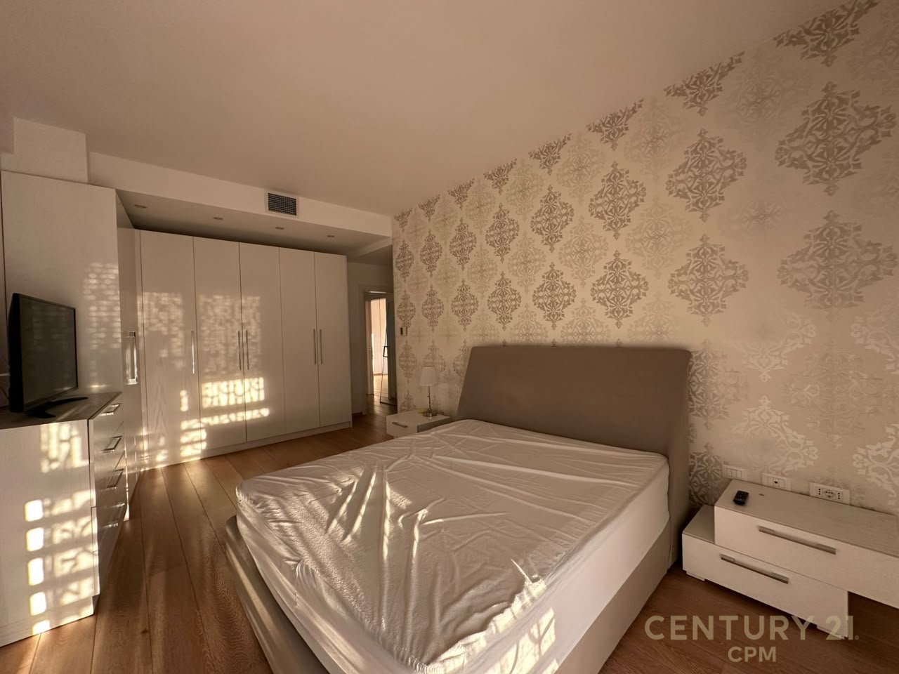 Apartament 3+1+2+ Post Parkimi Per Qira Tek Rruga E Bogdaneve!