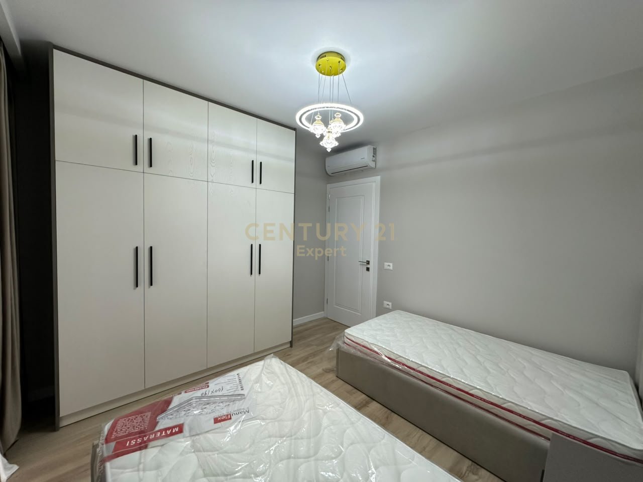 APARTAMENT 2+1+POST PARKIMI PER QIRA TEK ISH FUSHA E AVIACIONIT