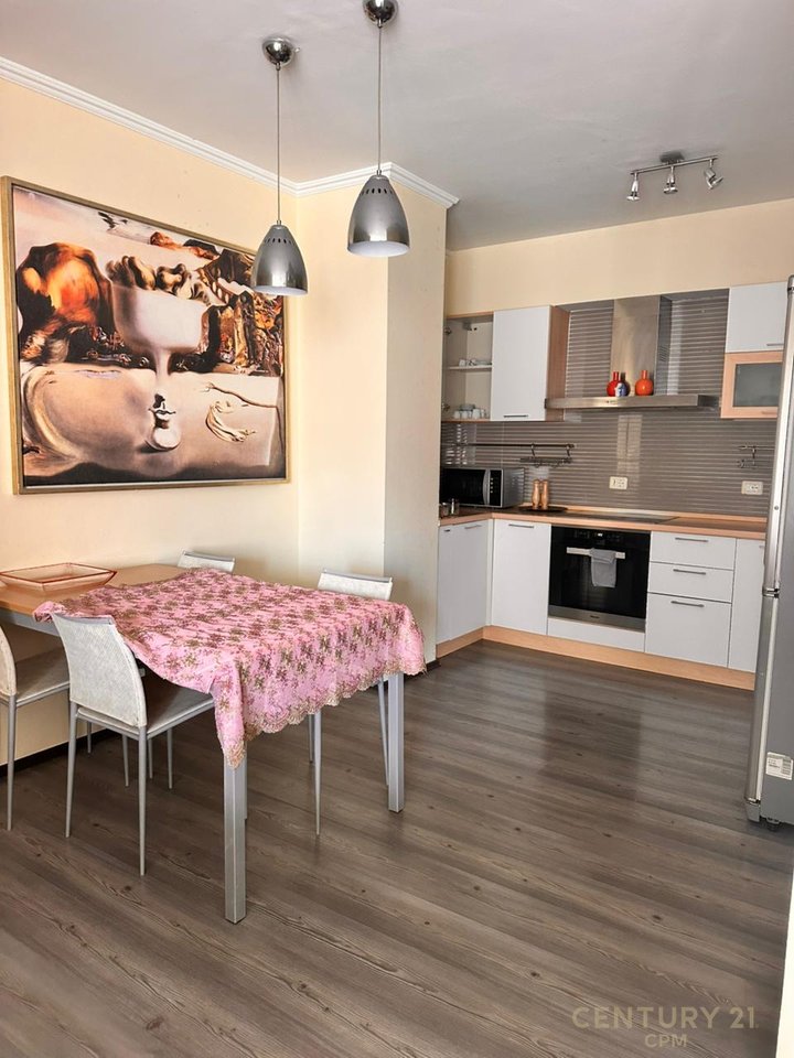 Shitet Apartament Modern 2+1+2 në Ish Blloku, Tiranë